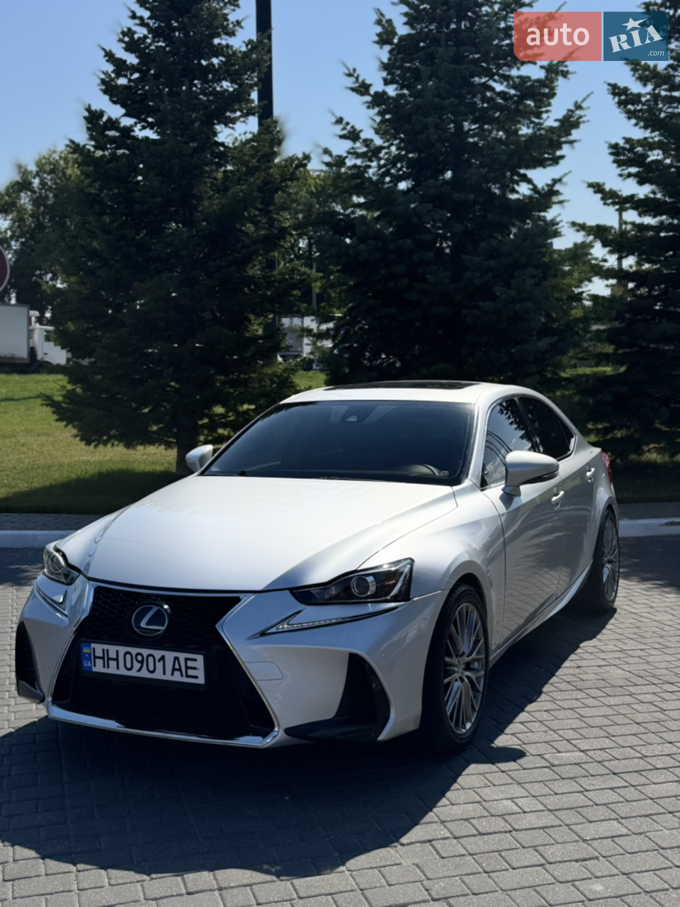 2016 Lexus IS - мініатюра 16