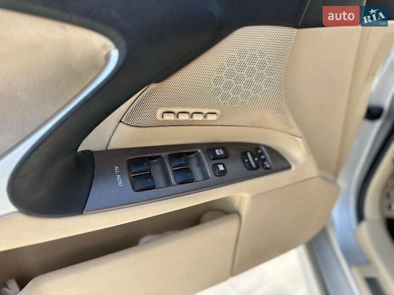 Седан Lexus IS 2006 в Виннице