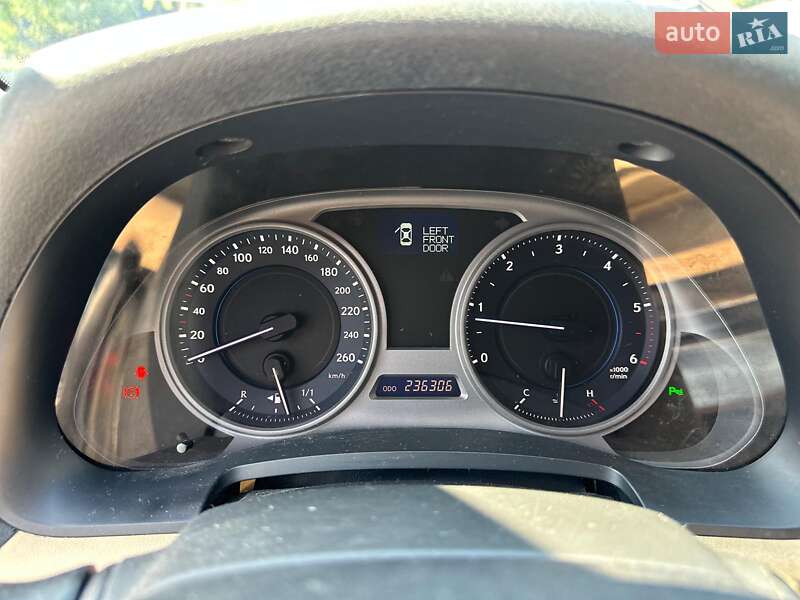 Седан Lexus IS 2006 в Виннице
