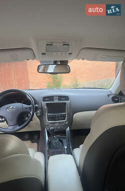 Седан Lexus IS 2010 в 