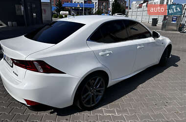 Седан Lexus IS 2015 в 