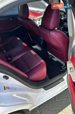 Седан Lexus IS 2015 в 