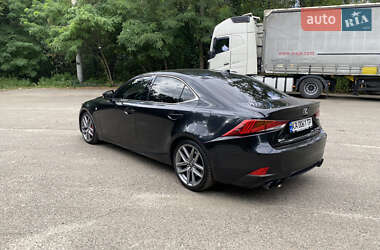Седан Lexus IS 2018 в 