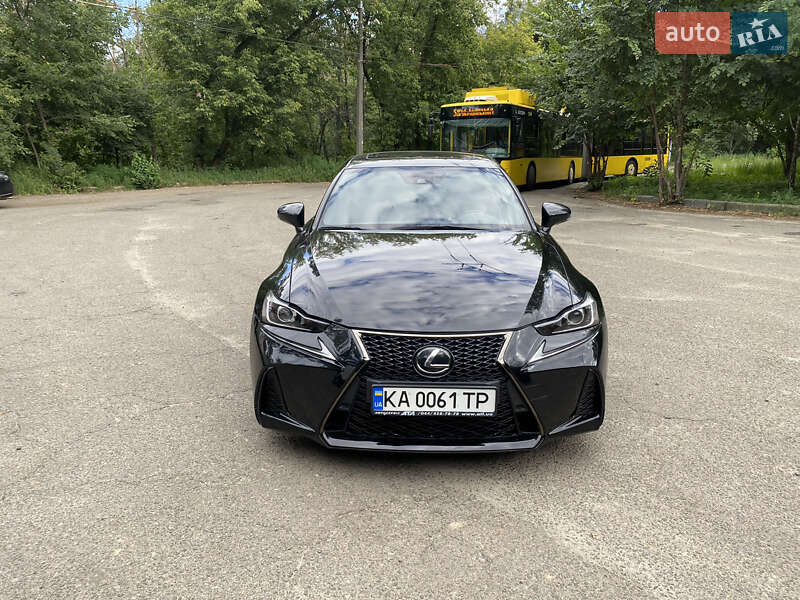 Седан Lexus IS 2018 в Киеве
