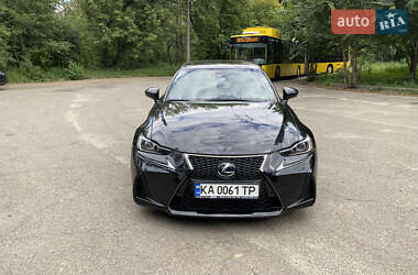Седан Lexus IS 2018 в 