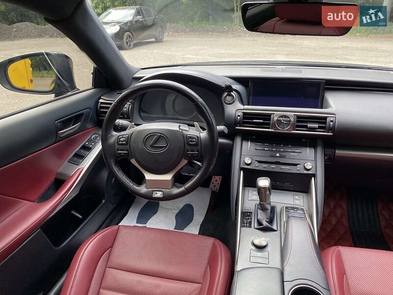 Седан Lexus IS 2018 в Киеве