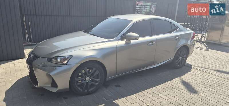 Седан Lexus IS 2017 в Миргороді