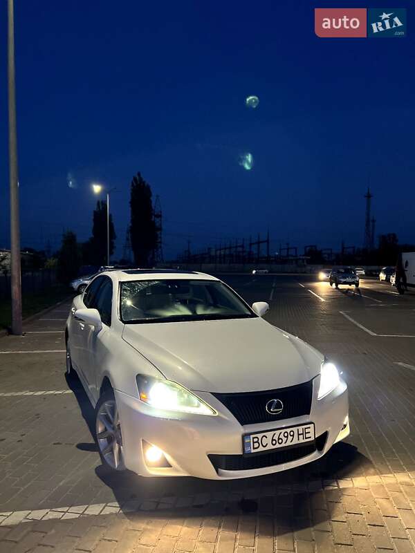 Седан Lexus IS 2010 в Львове