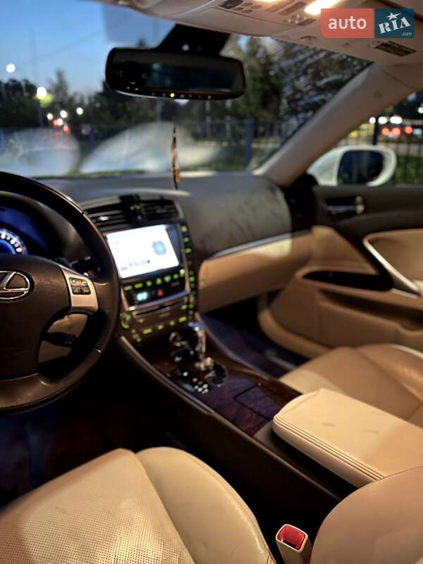 Седан Lexus IS 2010 в Львове