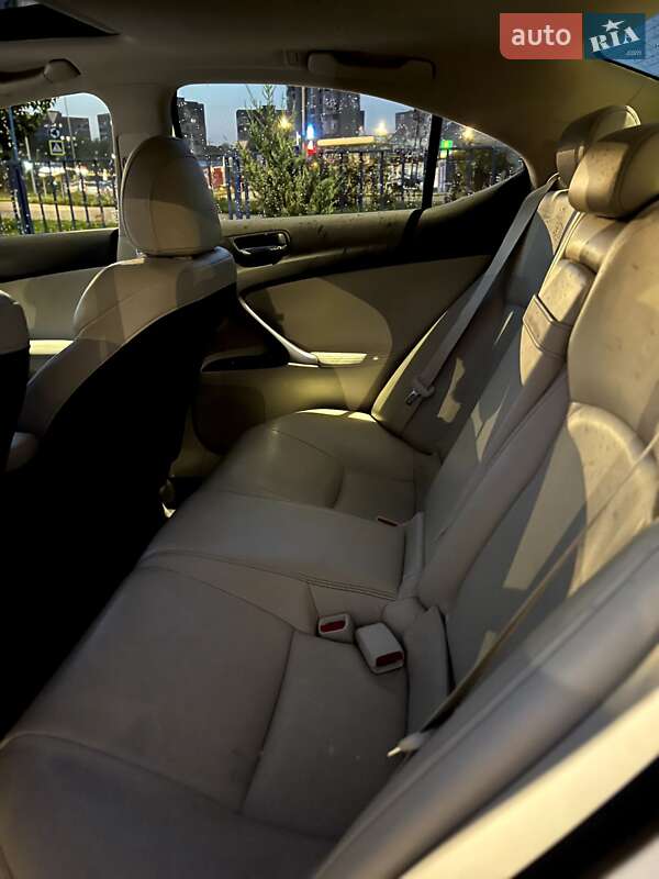 Седан Lexus IS 2010 в Львове