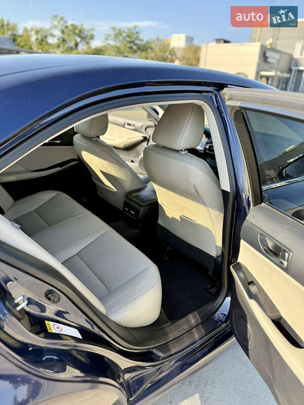 Седан Lexus IS 2013 в Киеве