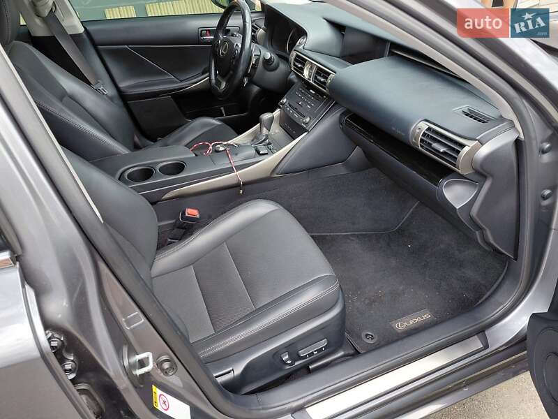 Седан Lexus IS 2014 в Буче