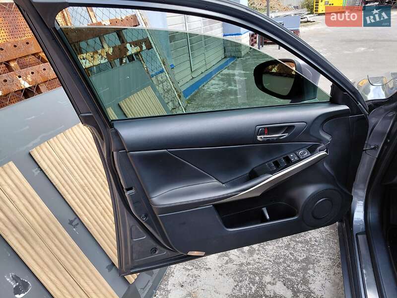 Седан Lexus IS 2014 в Буче