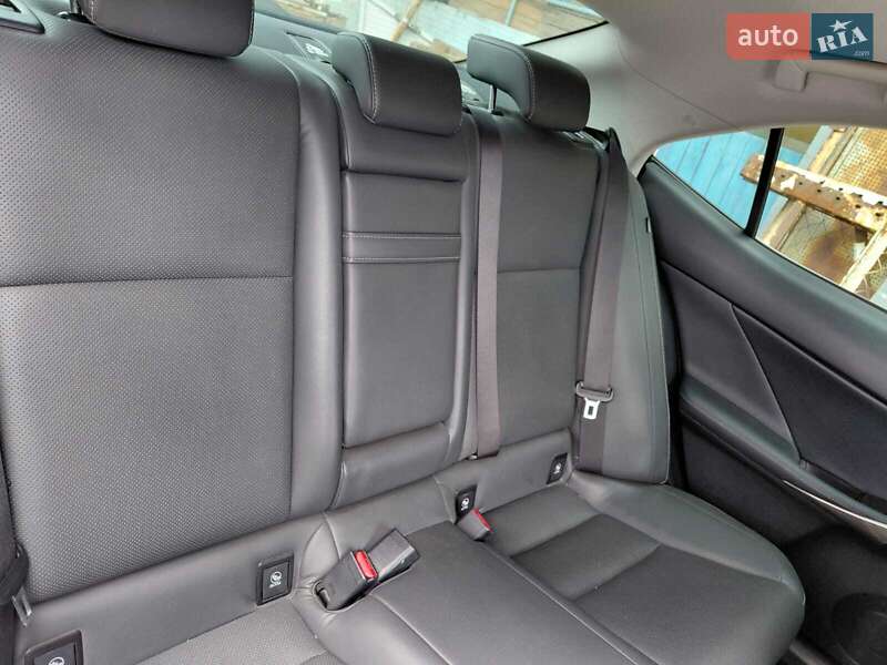 Седан Lexus IS 2014 в Буче