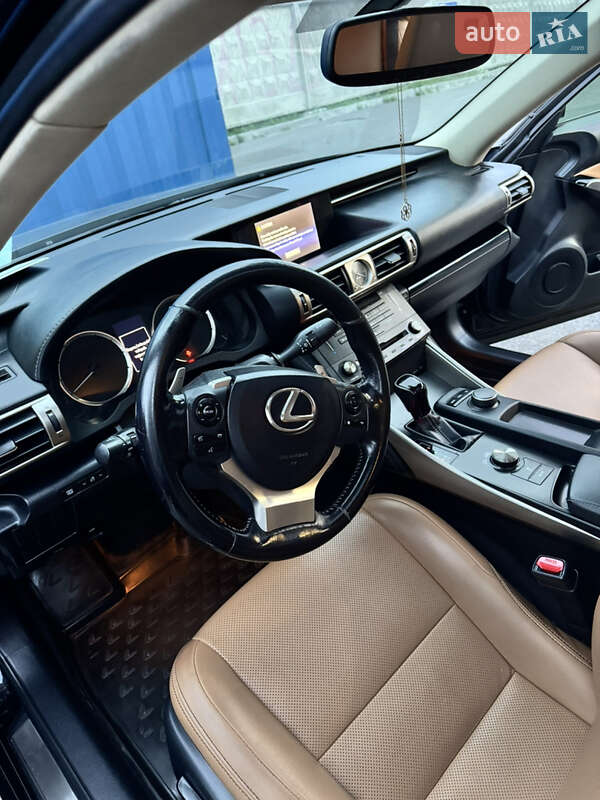 Седан Lexus IS 2015 в Киеве