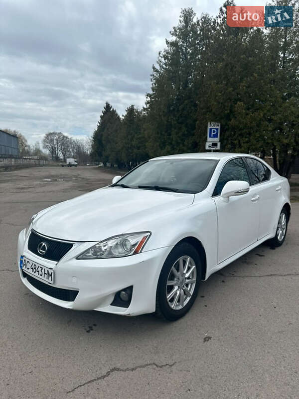 Седан Lexus IS 2012 в 