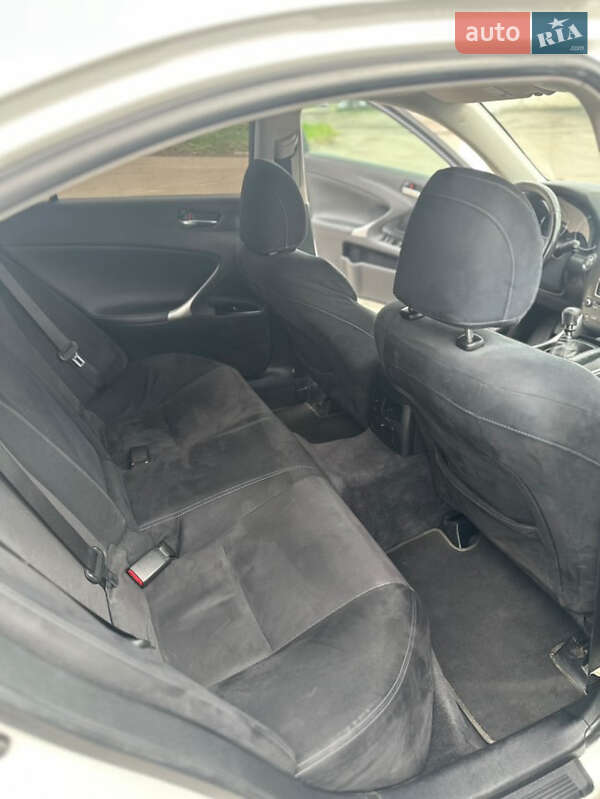 Седан Lexus IS 2012 в Луцке