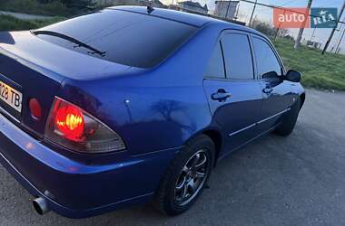 Седан Lexus IS 2001 в 