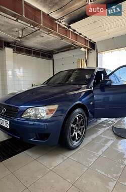 Седан Lexus IS 2001 в 