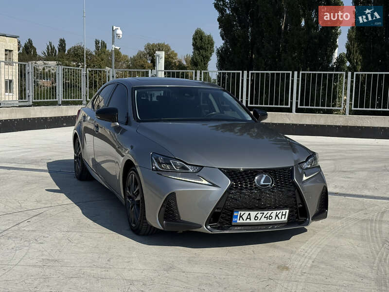 Седан Lexus IS 2018 в Киеве