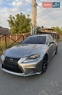 Седан Lexus IS 2015 в 