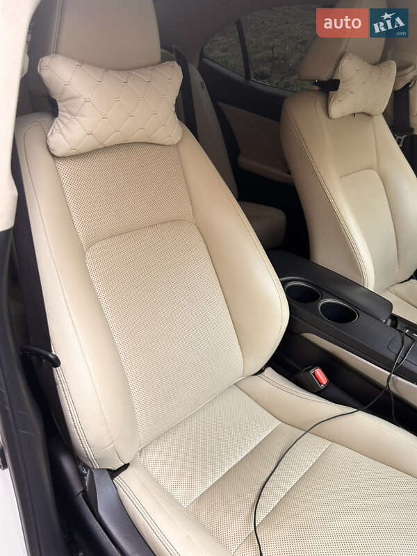 Седан Lexus IS 2013 в Киеве