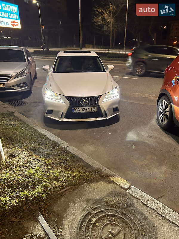 Седан Lexus IS 2013 в Киеве