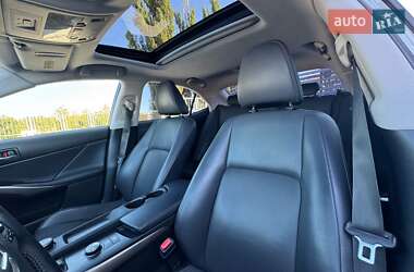 Седан Lexus IS 2014 в 