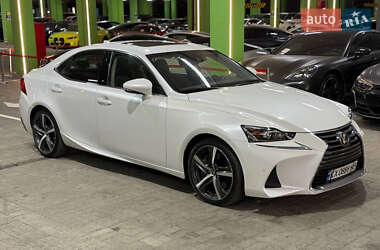 Седан Lexus IS 2017 в 