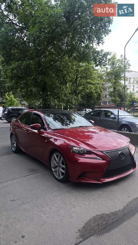 Седан Lexus IS 2015 в Львове