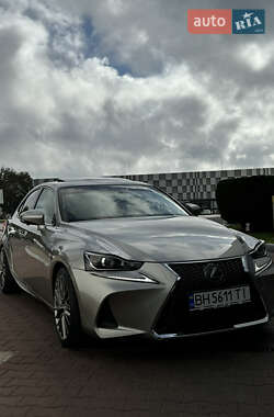 Седан Lexus IS 2017 в 