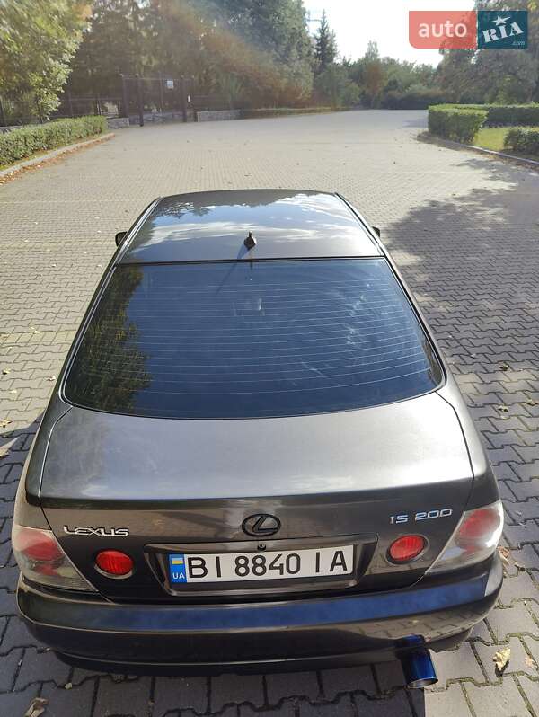 Седан Lexus IS 1999 в Миргороде