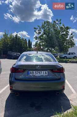 Седан Lexus IS 2015 в 