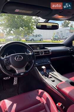 Седан Lexus IS 2015 в 