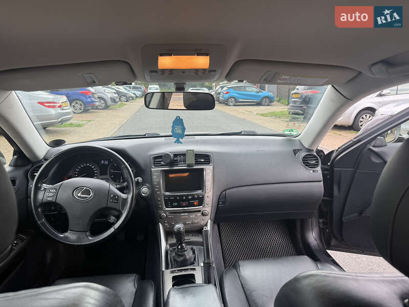 Седан Lexus IS 2009 в Краснограде