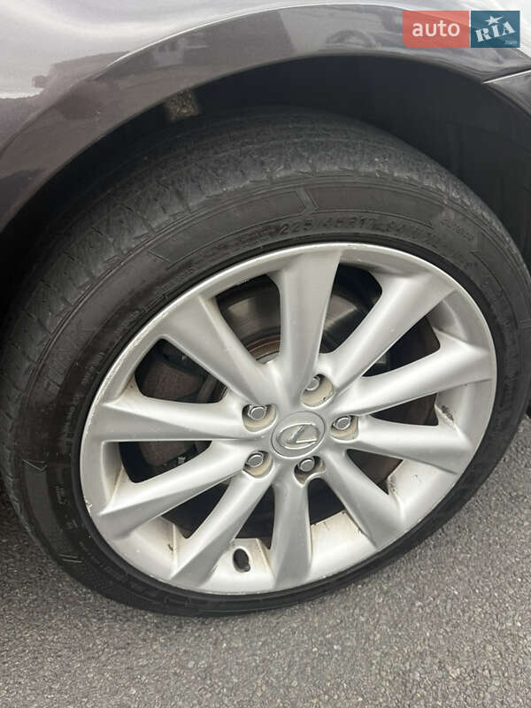 Седан Lexus IS 2009 в Краснограде
