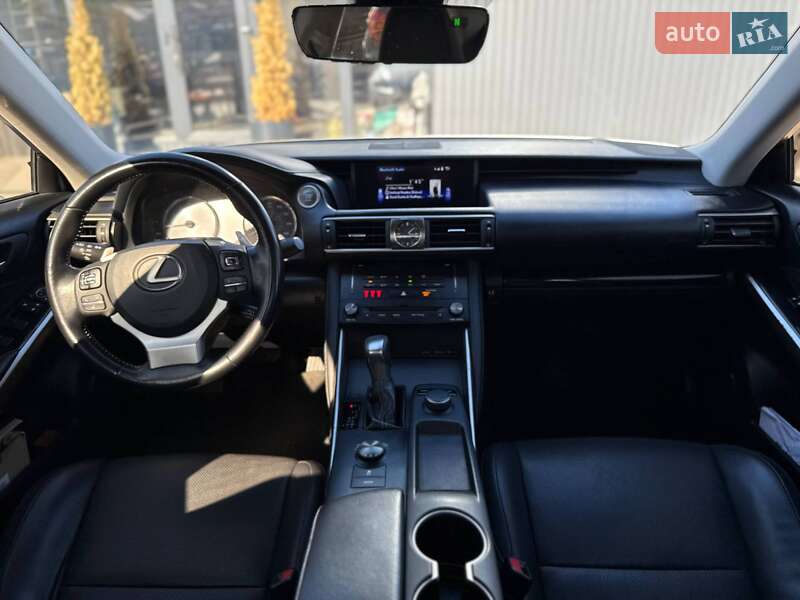 Седан Lexus IS 2017 в Киеве