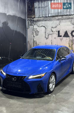 Седан Lexus IS 2021 в 