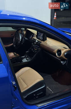 Седан Lexus IS 2021 в 
