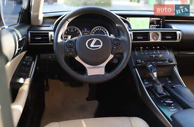 Седан Lexus IS 2013 в 