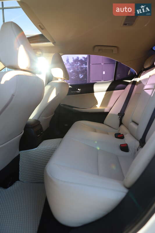 Седан Lexus IS 2013 в Киеве
