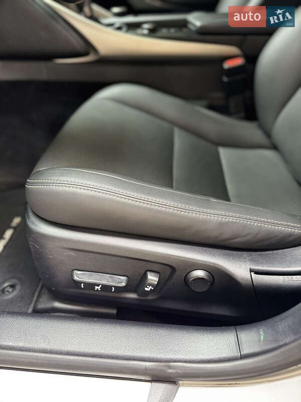 Седан Lexus IS 2013 в Днепре