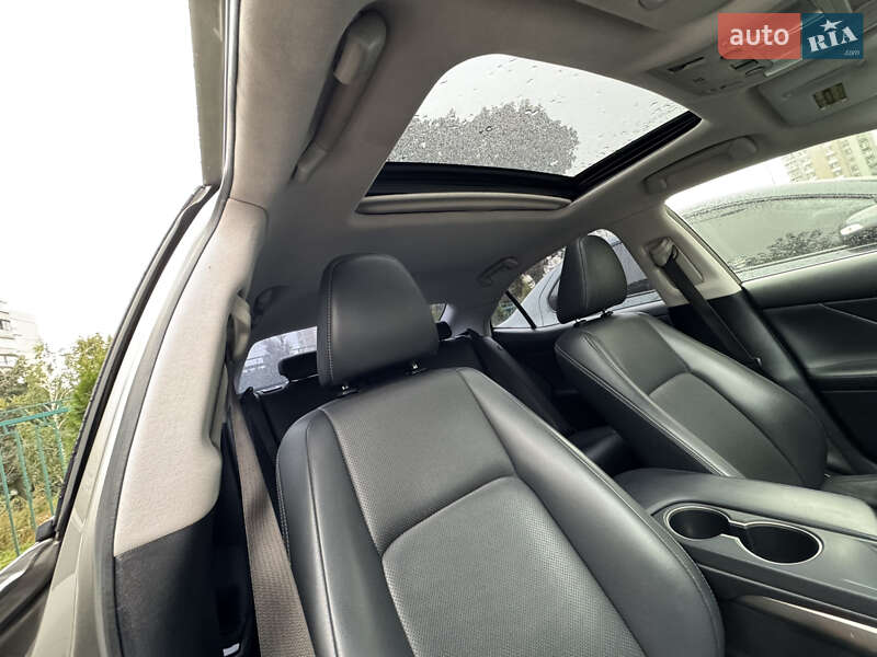 Седан Lexus IS 2014 в Киеве