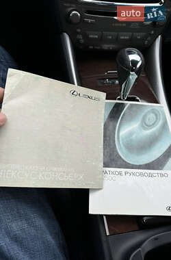Кабриолет Lexus IS 2011 в 