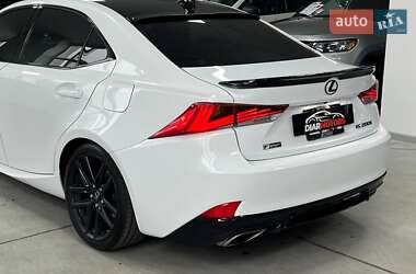 Седан Lexus IS 2016 в 