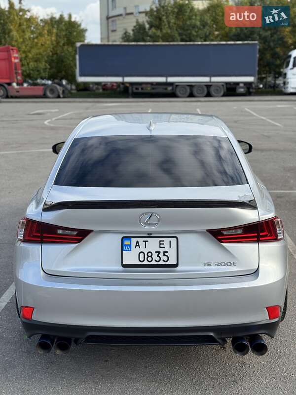 Седан Lexus IS 2015 в Ивано-Франковске