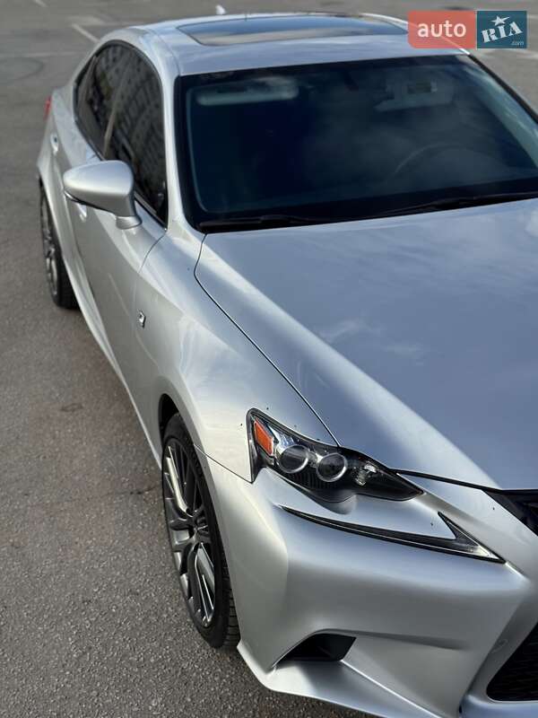 Седан Lexus IS 2015 в Ивано-Франковске