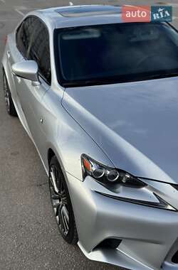 Седан Lexus IS 2015 в 