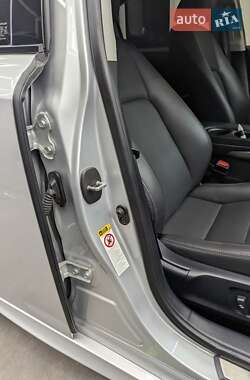 Седан Lexus IS 2015 в 