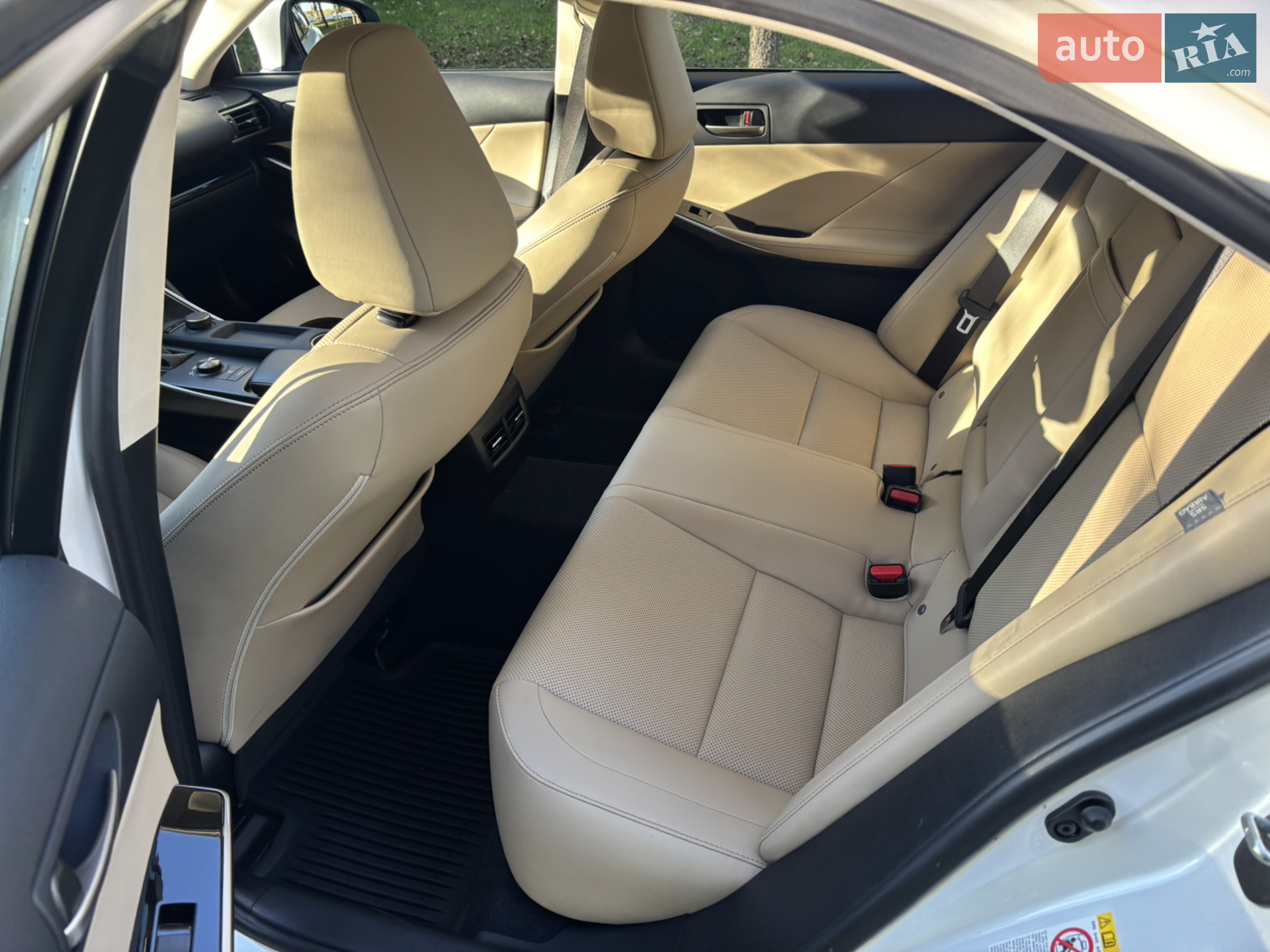 2018 Lexus IS - мініатюра 27